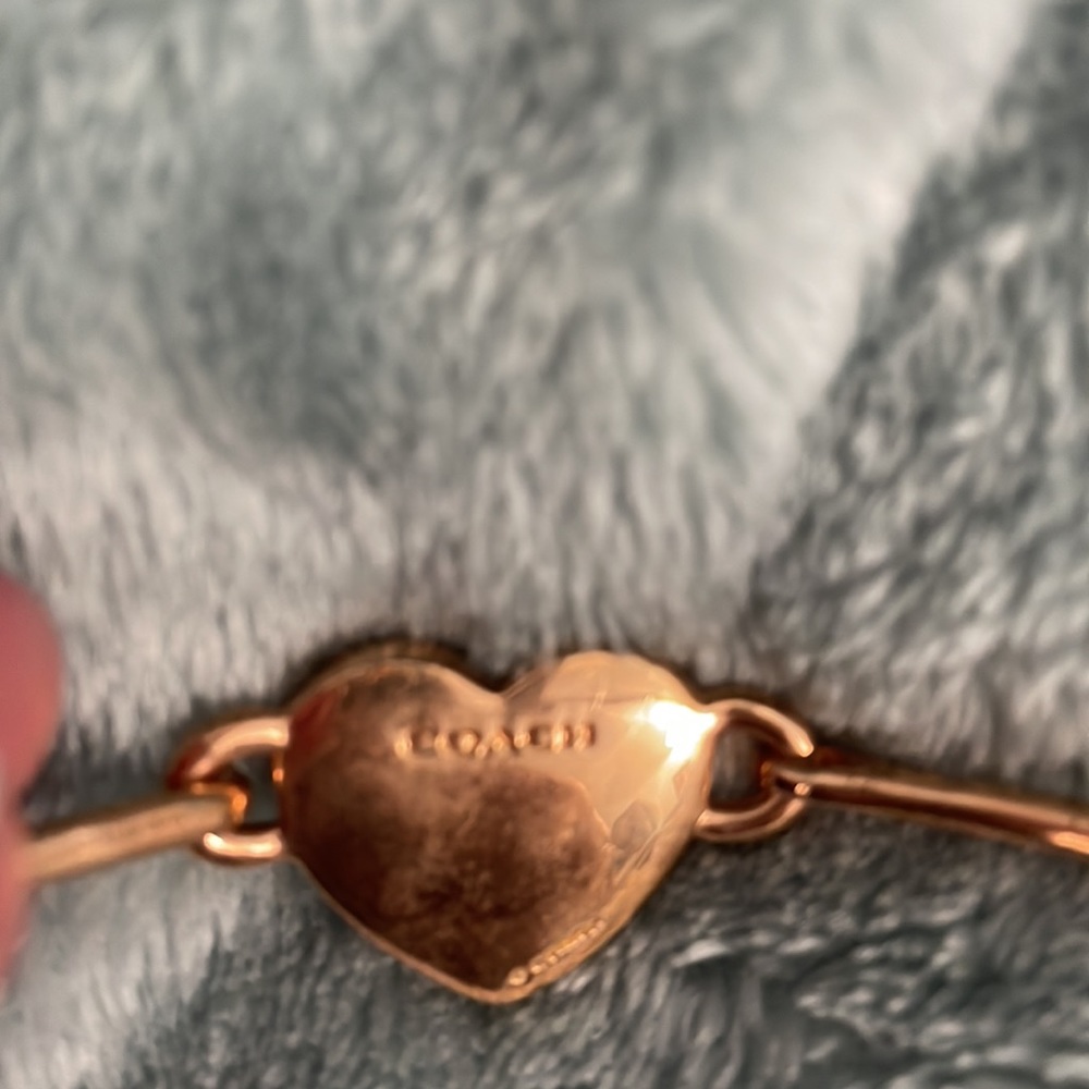 Beautiful Coach rose gold heart bracelet with turn lock. - Picture 4 of 4
